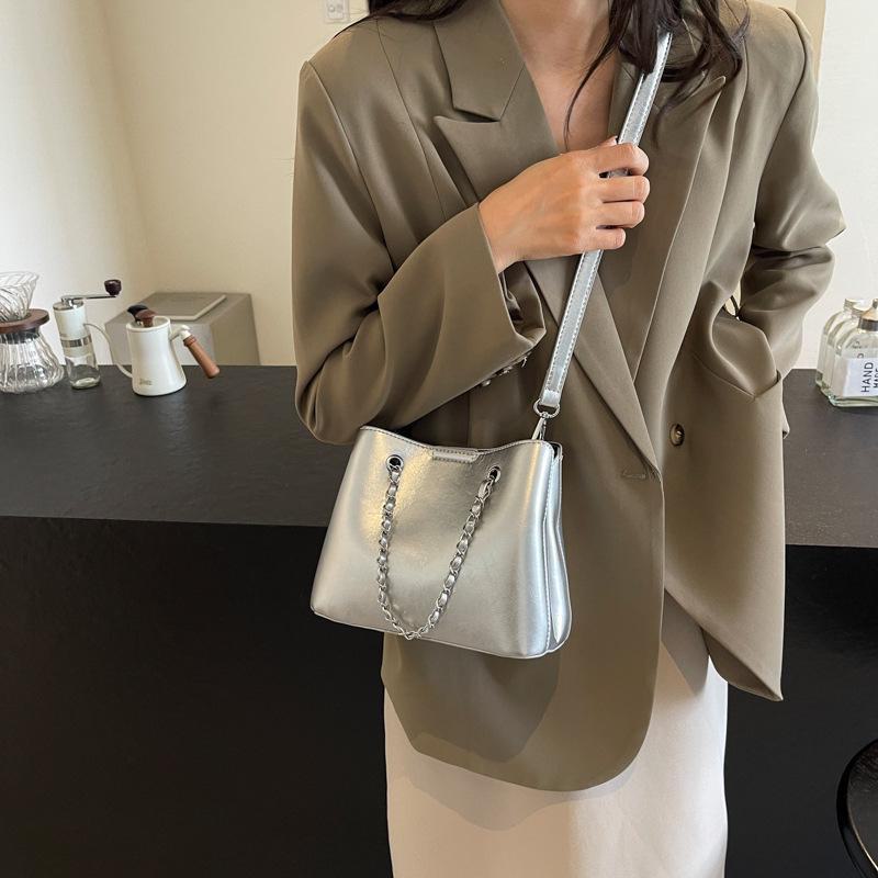 

Модная женская сумка-ведро с цепочкой через плечо 2024 года на осень/зиму серебряный