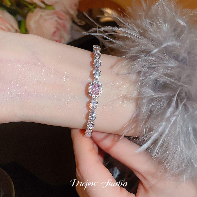 

Korean Style Irregular Zircon Multi-layer Cuff Bracelet: Light Luxury, Retro Hand Jewelry with Exaggerated Fashionable Flair.