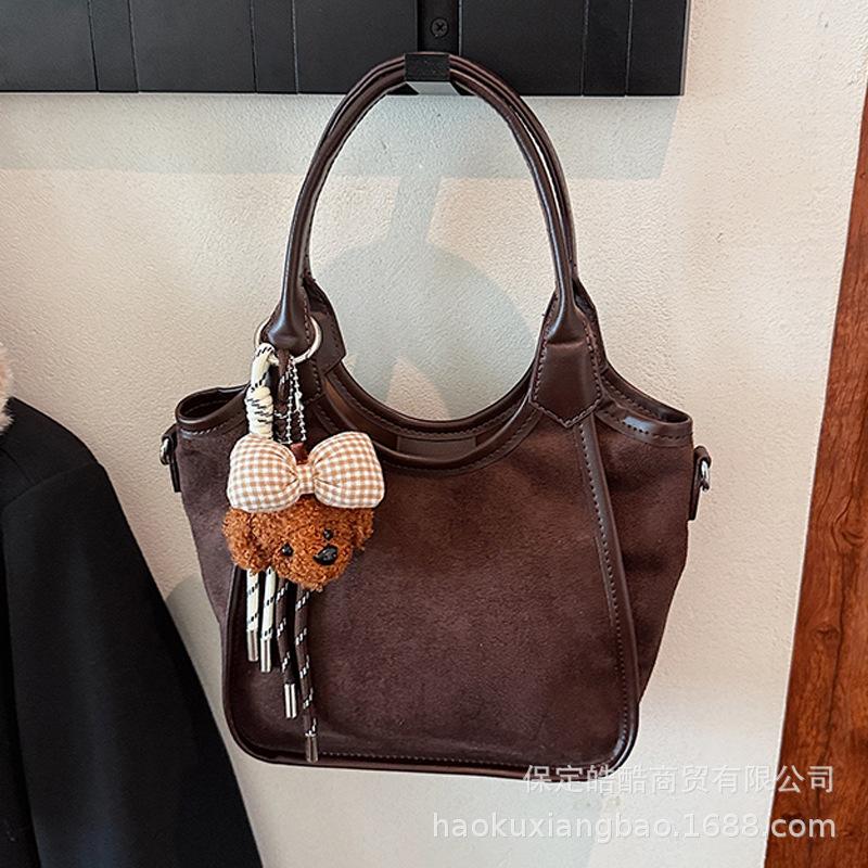 Premium Sense Niche Bag Women's Autumn and Winter 2025 New Matte Retro Shoulder Messenger Bag Popular Portable Bucket Bag