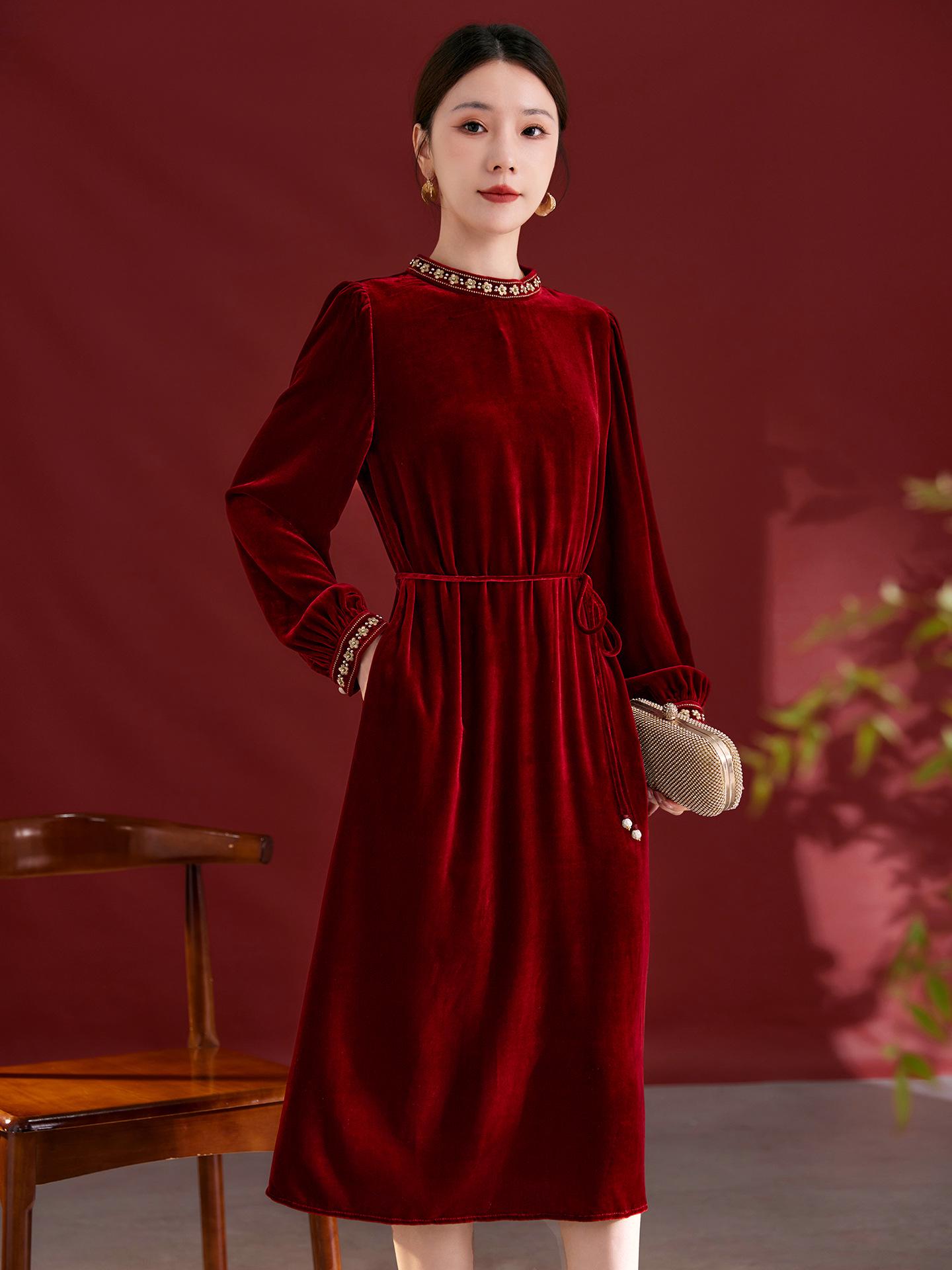 

Festive Velvet Silk Dress: Round Neck, Solid Color, Mid-Length Skirt for Women 1983 Medium чёрный