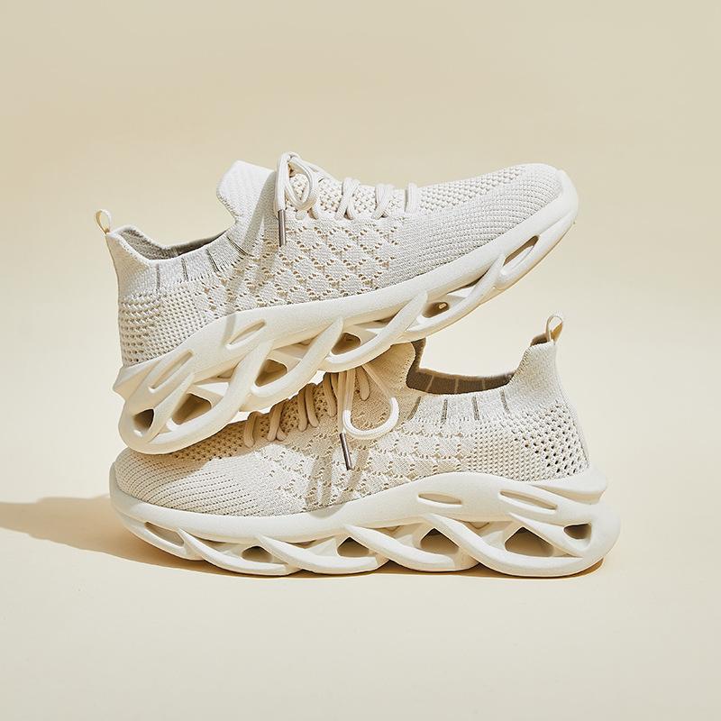 Flying Shoes New Summer Student Sports Shoes Fitness Running Leisure Heightening and Breathable