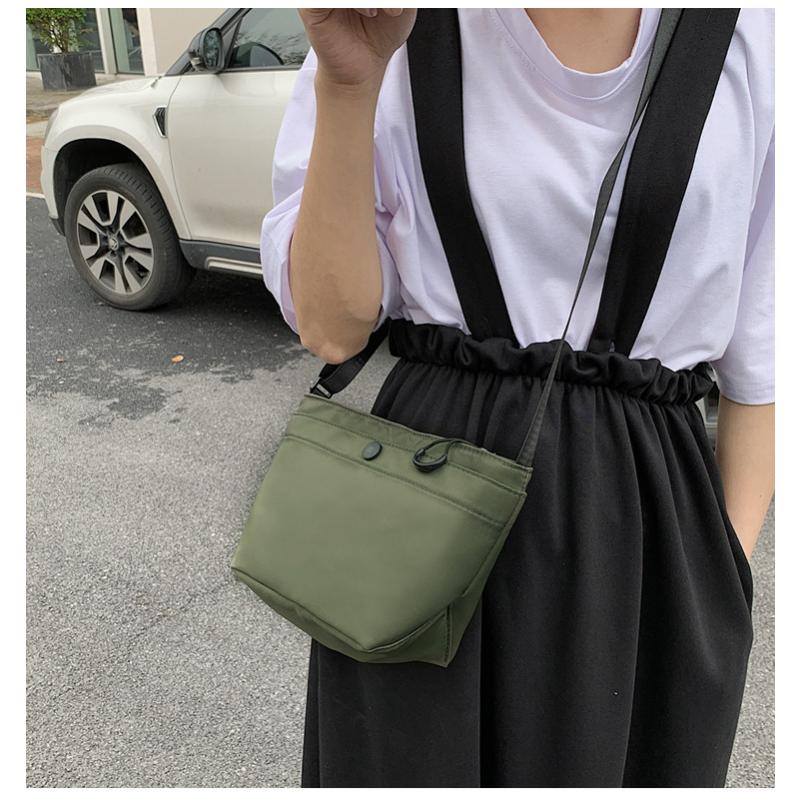 Kadın Crossbody Çanta için Modaya Uygun Tasarım Çok Yönlü Mini Su Geçirmez Kumaş Çanta Basit Omuz Çantası