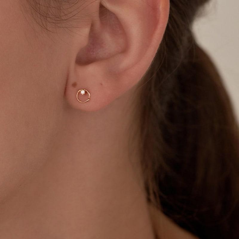 OR D`OR [14K] Wrap Diamond Round Earrings