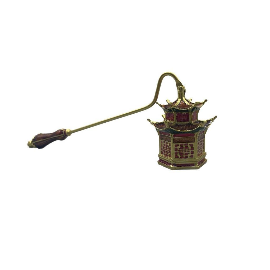 Vintage Candle Snuffer with Long Handle, Classic Brass Candle Extinguisher Tool, Elegant Fire Safety Accessory for Home Decor