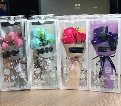 Decoração de casa – Flores e coroas artificiais