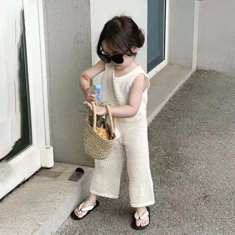 Sommer Strickanzug für Mädchen, dünn, für kleine Kinder, hohl, atmungsaktiv, ärmelloses Top + Hose mit weitem Bein, zweiteiliges Set