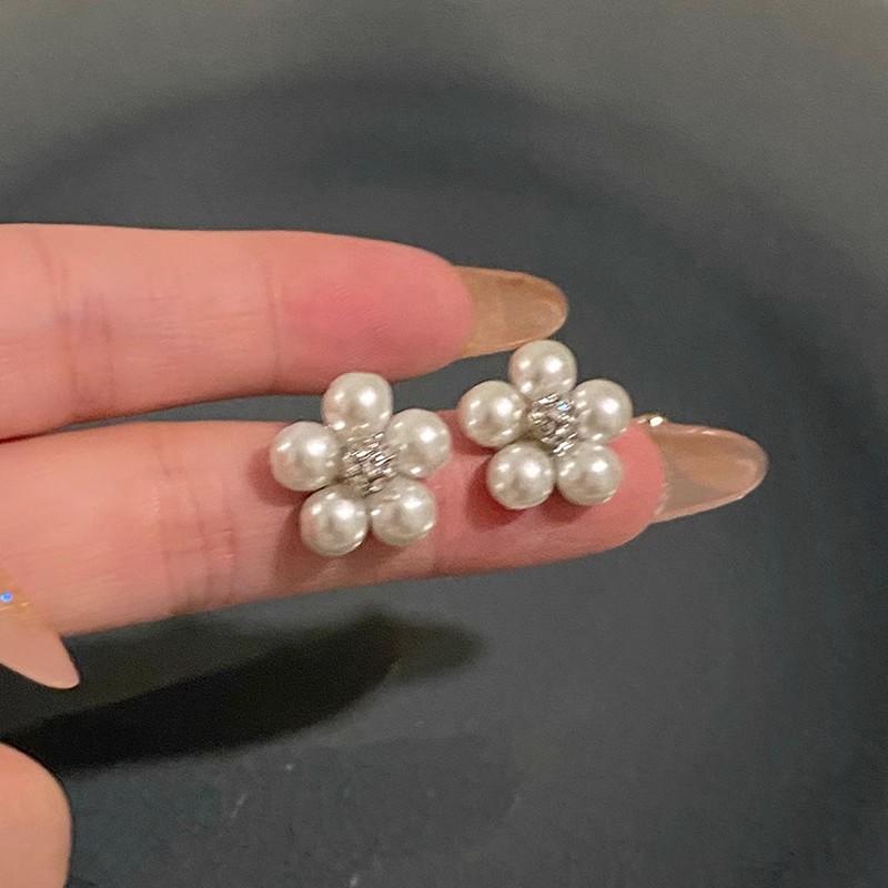 Flower Imitation Pearl Earrings Light Luxury High-End Design Earrings Sweet Elegant Delicate Earrings Women's New Party Jewelry