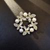 High-End Light Luxury Flower Brooch Female Heavy Industry Design Sense Animal Brooch Diamond Corsage Coat Clothing Accessories