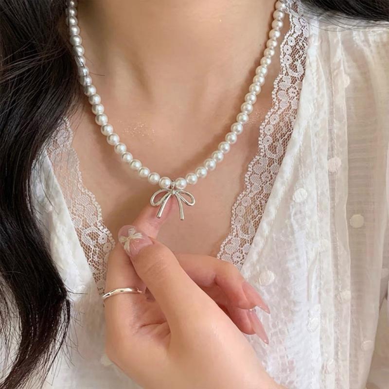 Elegant Pearl Beaded Necklace Charm Eye Catching Pearl Necklace with Bowknot Pendant Trendy Neck Chain for Parties