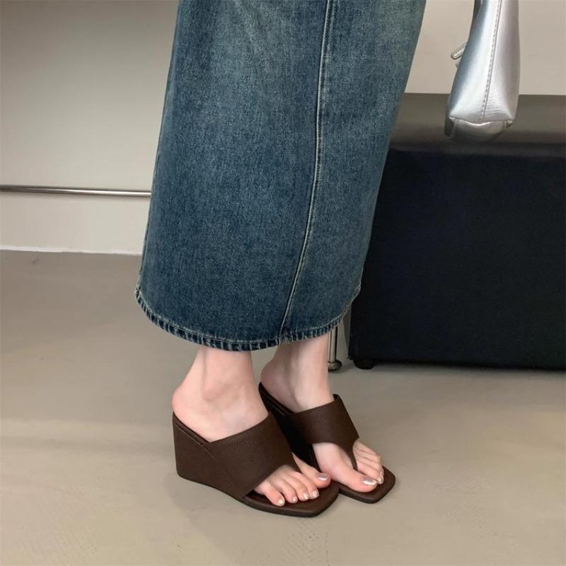 2025 Spring and Autumn New Style Slimming Slope Heel Korean Version Bare Toe Flip Flops Cool Slippers Sandals