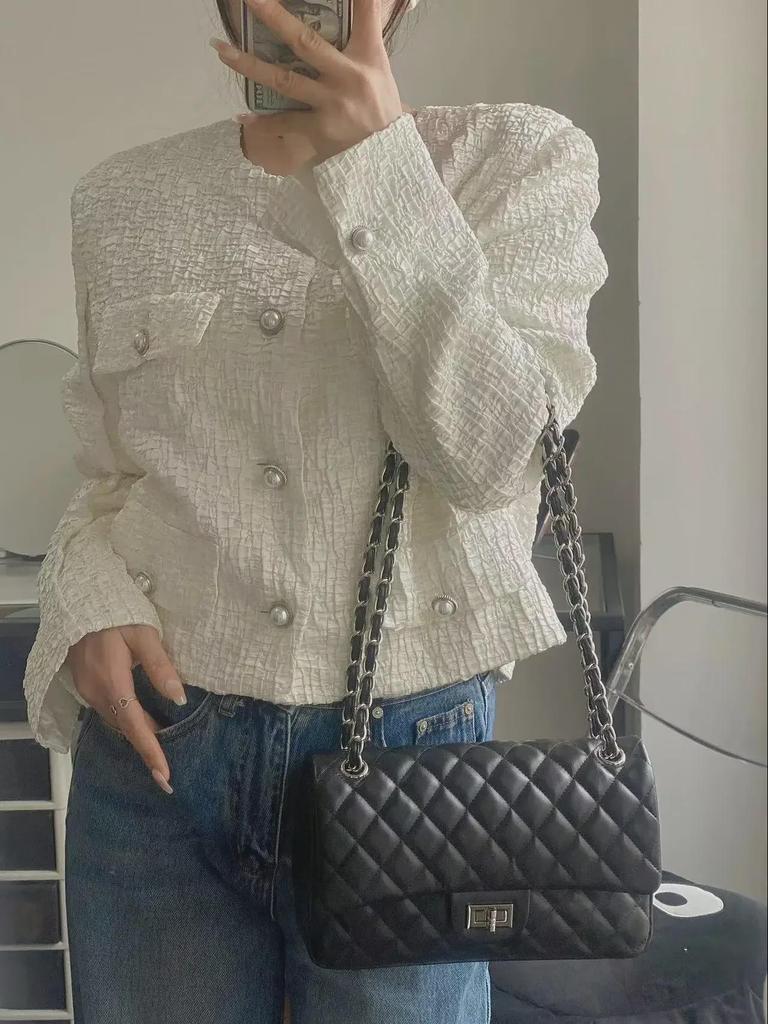 2023 Xiaoxiang Hand- und Schulter-Umhängetasche – Echtes Rindsleder mit Schaffell-Imitation, verschleißfest, goldene Schnalle, silberne Details.