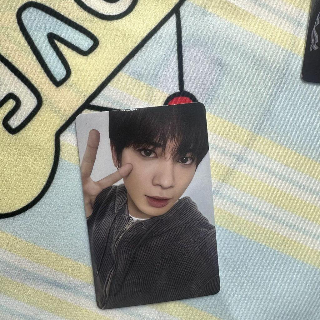 [USED] TXT LINE MUSIC Member Selfies, Unreleased Taehyung Trading Cards