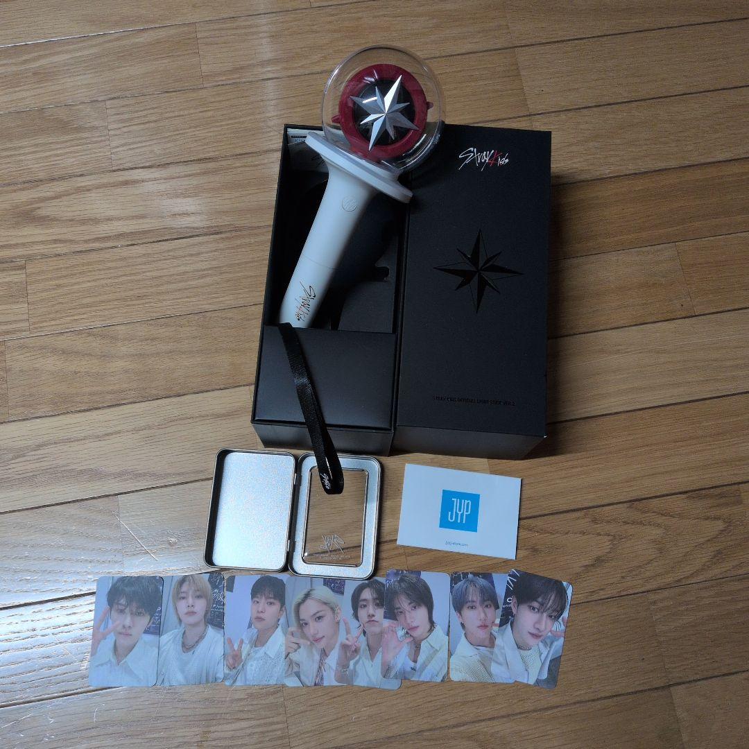 

[USED] Stray Kids penlight and card included