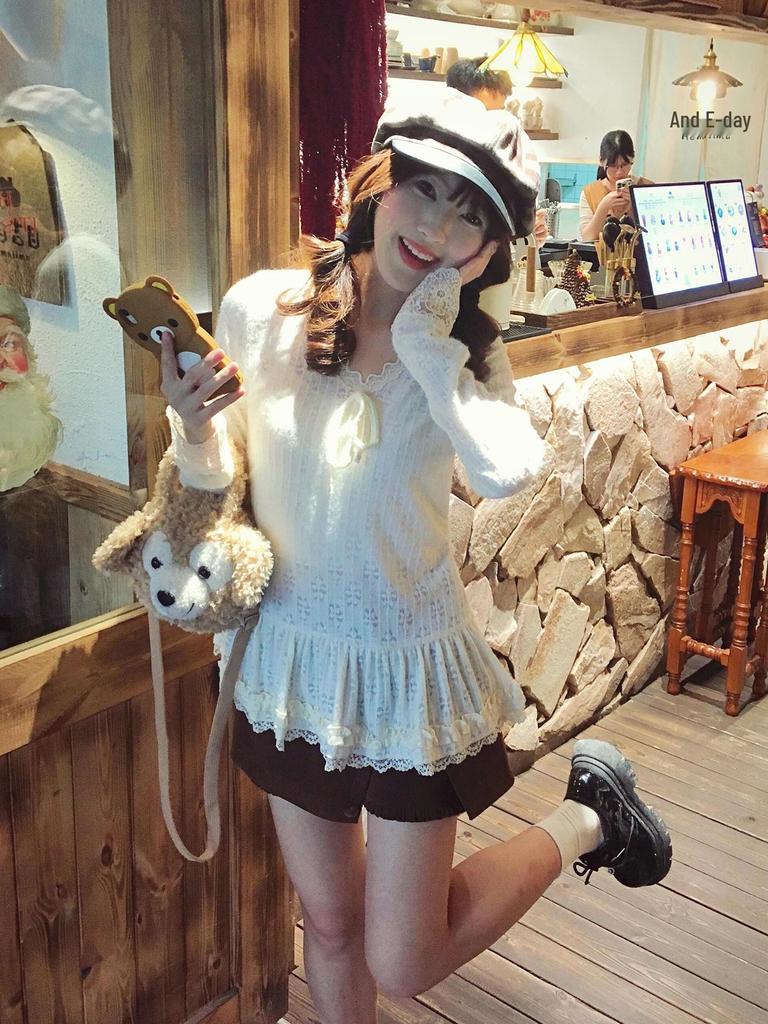 Korean Sweet Lace V-Neck Long-Sleeve Shirt for Women - Autumn/Winter Ballet Style Base Layer