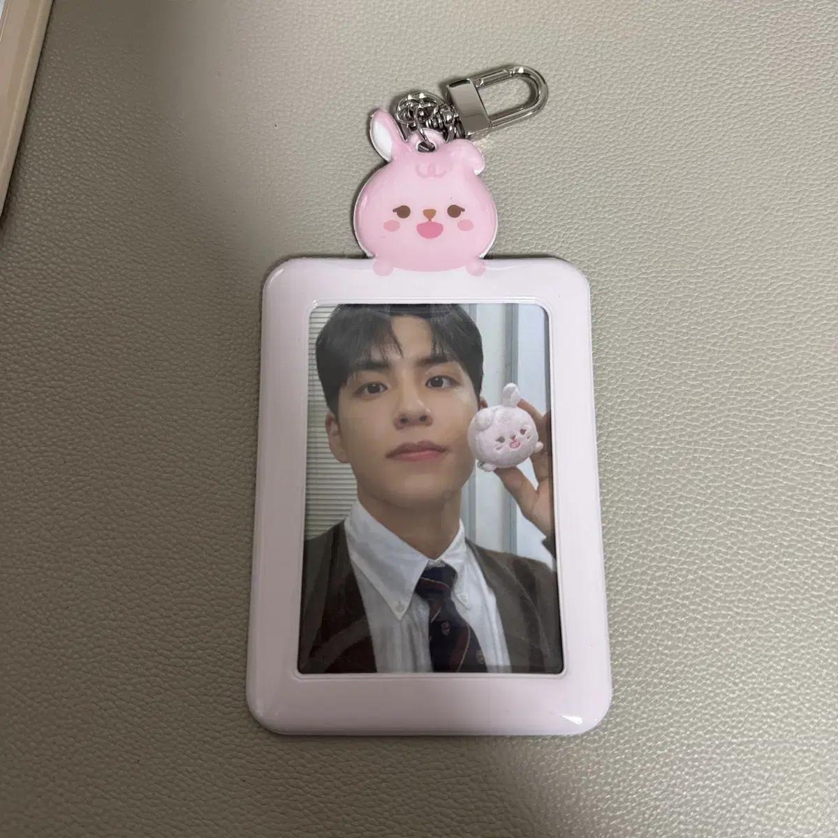 

Держатель фотокарточки Day6 Wonpil