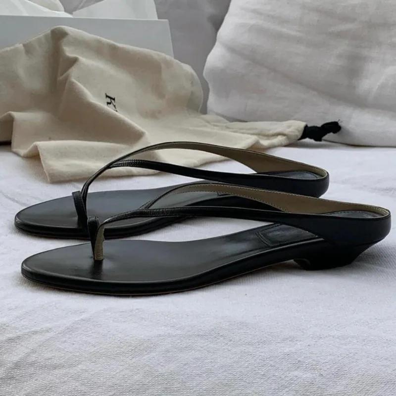 Summer Women's Shoes 2024 High Quality Women's Slippers Fashionable Thong Outdoor Beach Shoes Solid Color Low Heel Women's Shoes
