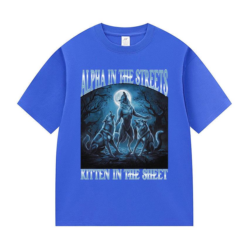 Alpha in den Straßen Kätzchen im Bett Lustige Werwolf Meme T-Shirts Ironischer Wolf heult den Mond an Humor Kleidung T-Shirt Unisex