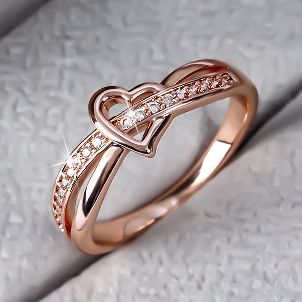 1A delicate, fashionable, romantic, and elegant heart-shaped ring with intricate interlaced hollow design, suitable as a gift for Valentine's Day,