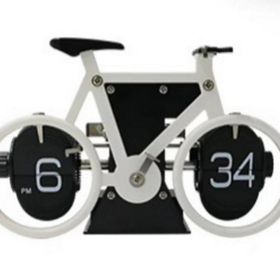 European Retro Mechanical Flip Clock - Desktop Ornament for Living Room