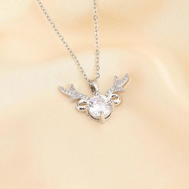Titanium Steel Non-fading Necklace - European & American Style, Light Luxury, Versatile Korean Fashion, Perfect for Women and Girlfriend Gifts.