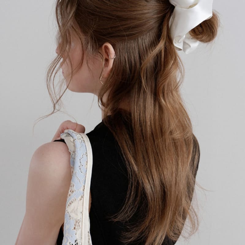 Voor Pearl Satin Scrunchie_Large_Light Ivory
