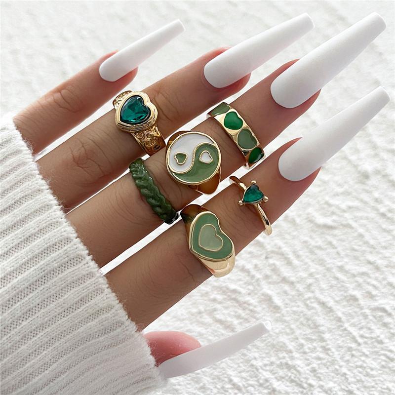 Modyle Copper Color Vintage Acrylic Heart Rings Set For Women Fashion Black Green Color Resin Hand Heart Ring Jewelry Gifts