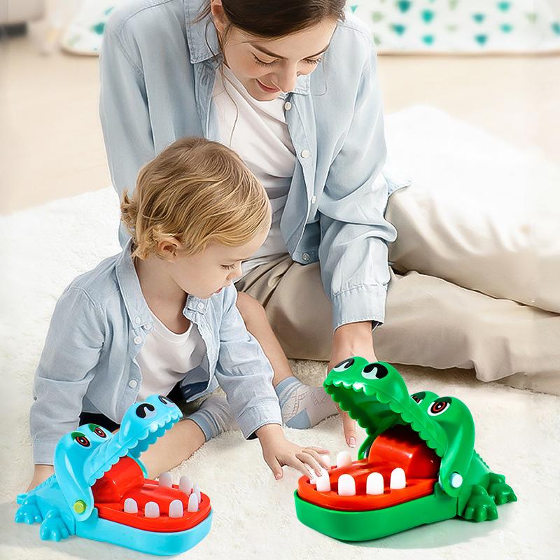 Crocodile Teeth Toys Keychain Children'S Crocodile Bites Fingers Reaction Training Dinosaurs Animal Pull Back Trick Game Family