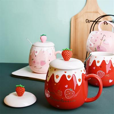 Tazza da caffè in ceramica con fragole carine con coperchio e cucchiaio Bicchieri in tazza di farina d'avena con latte e latte per colazione in porcellana creativa