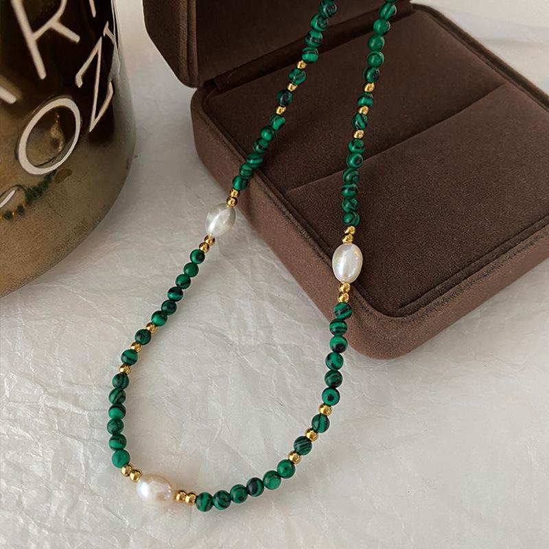 Collana di perle di malachite da donna, verde, retrò, temperamento, impilata, catena per clavicola di alta qualità, accessori leggeri, di lusso, eleganti, a catena