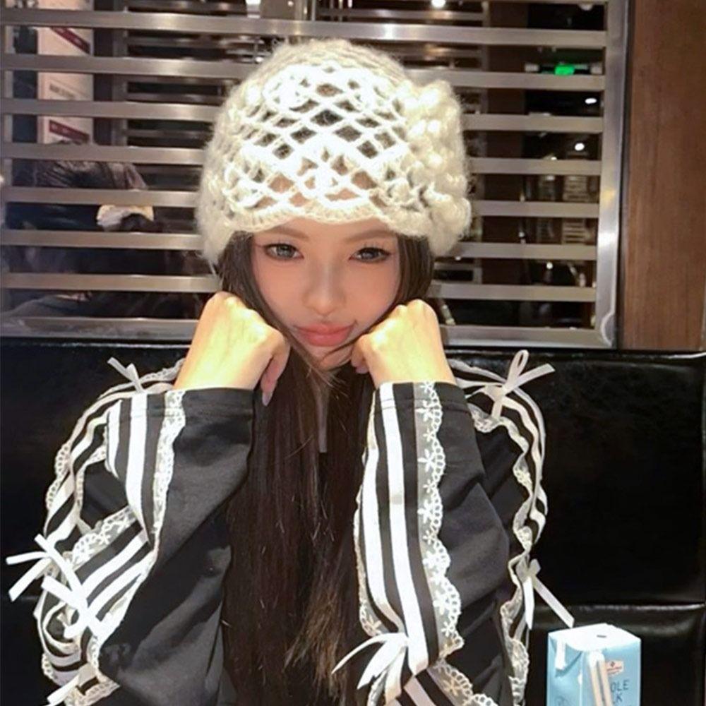 

Casual Knitted Hat Flowers Skullies Hat Breathable Baotou Hat for Women бежевий