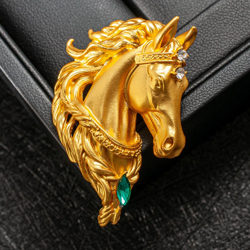Elegante, Diamantbesetzte Pferdekopfbrosche für das Jahr des Pferdes, mit einem exquisiten und raffinierten Charme.