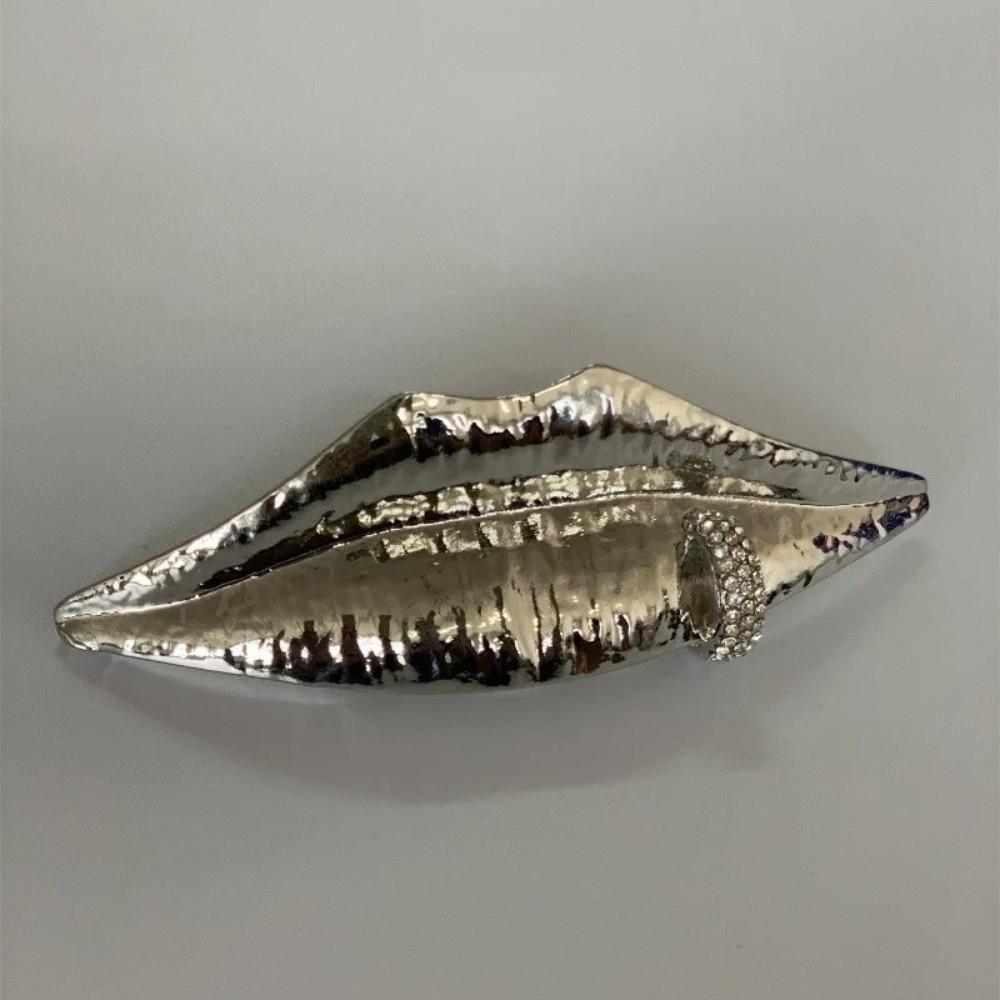 Metallbeschichteter Ring in Form großer Lippen Übertriebener Fingerschmuck Trendiger offener Lippenring für Damen