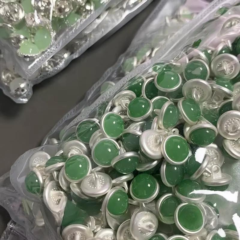 10 teile/los Schöne Jewel Tasten Edelstein Glanz 10mm Runde Kleine Schaft Tasten Bluse Rock Nähen Zubehör