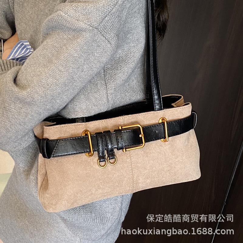 Frosted retro bag women's large capacity 2025 new autumn and winter leisure single shoulder axillary pillow bag commuter tote bag