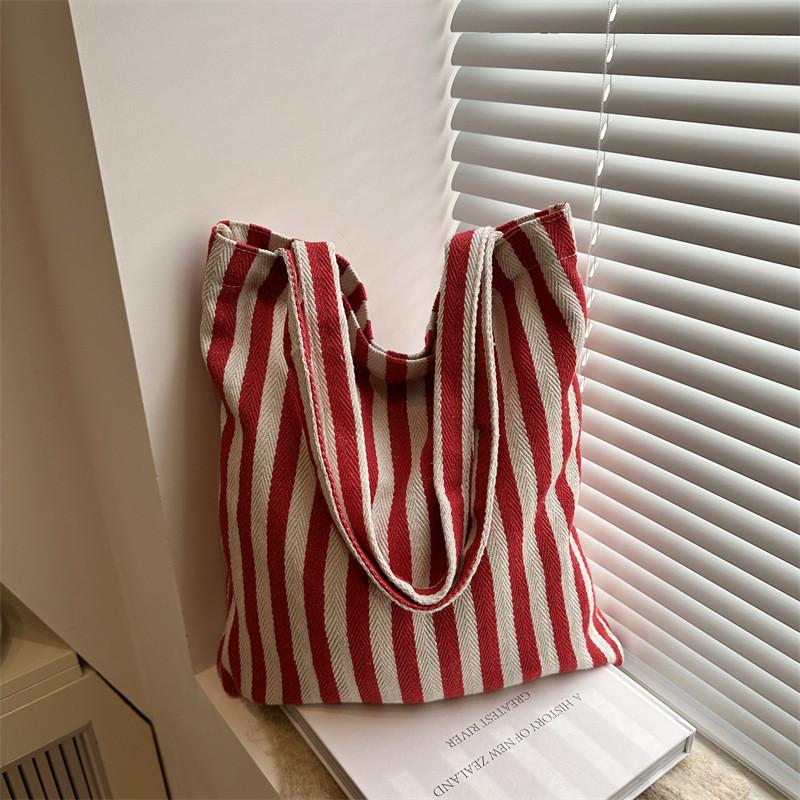 Stylish Korean Tote Bag With Minimalist Design And Spacious Capacity For Daily Use
