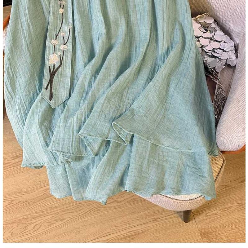A Stylish and Retro Mid-length Embroidered Skirt with A Flexible Waist and A Double-layered Flowing Skirt