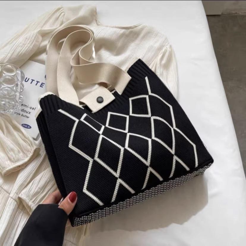 2025 Women's Large Capacity Korean-Style Knitted Commuter Tote Shoulder Bag