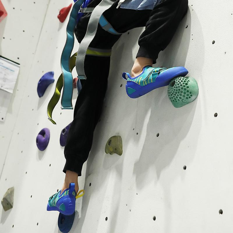 Outdoor children's climbing shoes indoor rock hugging shoes magic tape sports shoes comfortable rubber sole training shoes