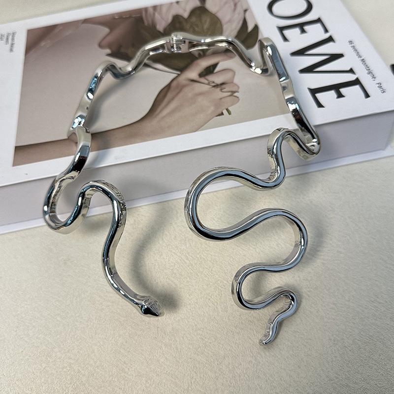 Tooxika Fashion Personality Irregular Twisted Snake Open Collar Unique Temperament Spring Necklace For Women