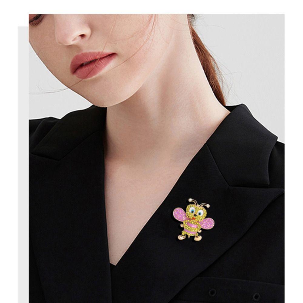Lovely Rhinestones Bee Brooches Sparkling Vintage Enamel Brooch Pins Beautiful Metal Insects Brooches Lady Accessories