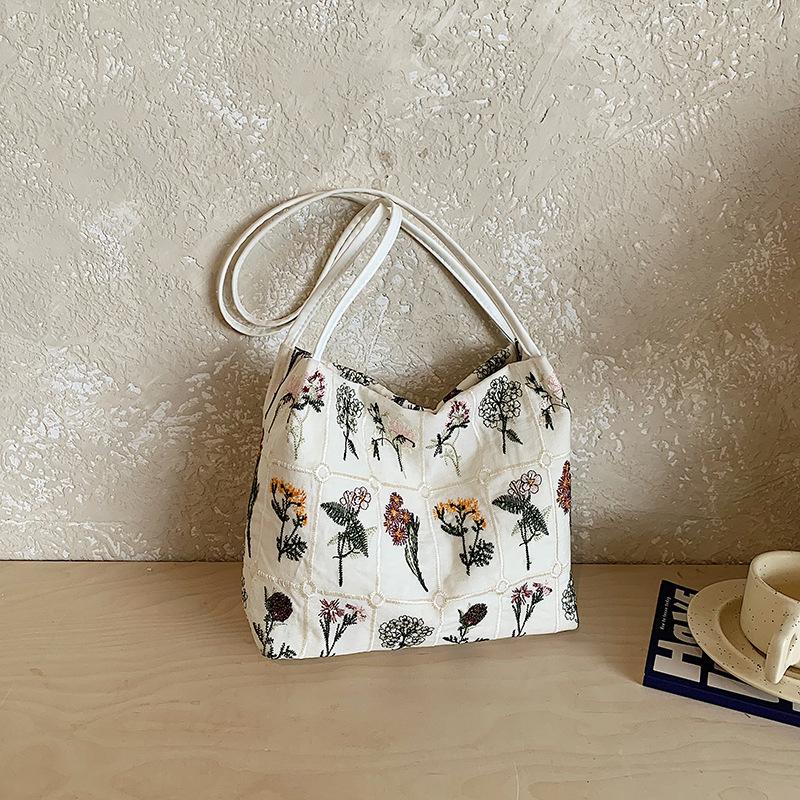 New Floral Embroidery Shoulder Bag Large Capacity Fashion Crossbody Handbag for Women Casual Versatile Commuting Bag