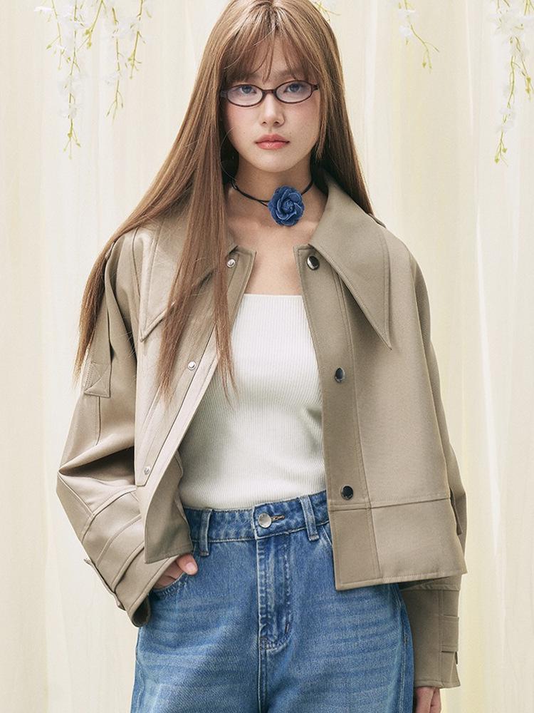 

Весеннее новое простое и модное высококлассное короткое тренч-пальто твиловое с лацканами двубортное M хаки