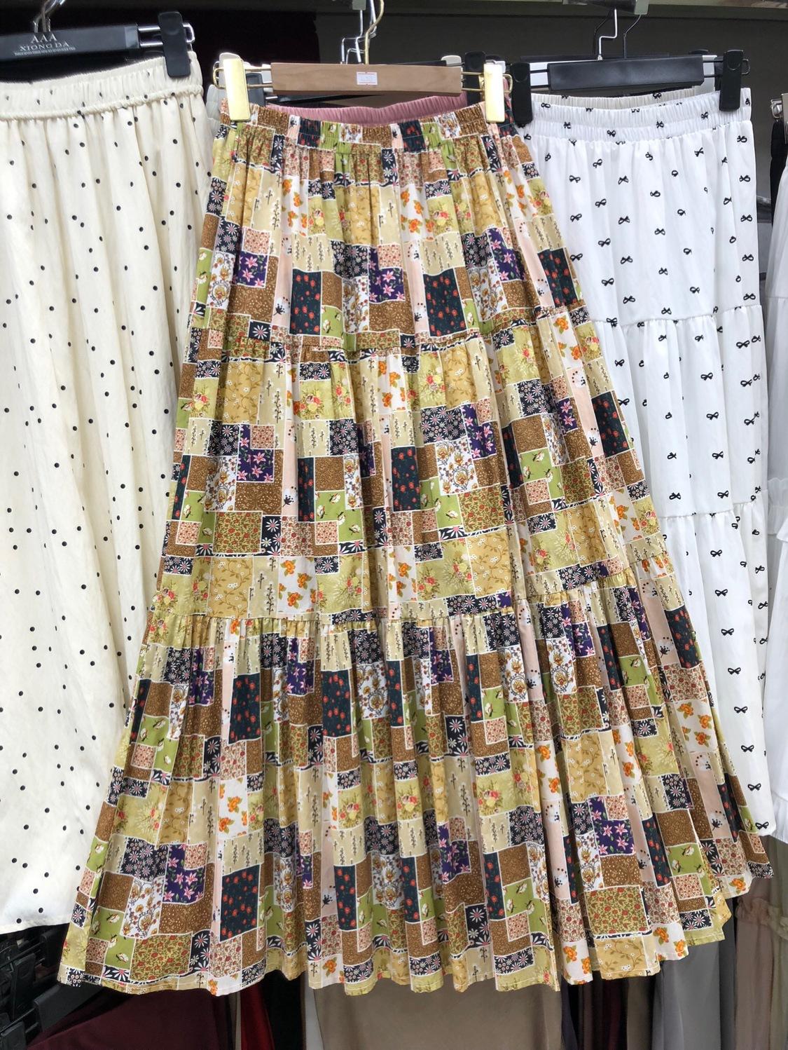 

Юбка в стиле ретро для женщин 2025 года, весна-лето, новая длинная юбка с большим маятником, тонкая юбка с высокой талией, дизайн, нишевая юбка с цветочным принтом one size fits all