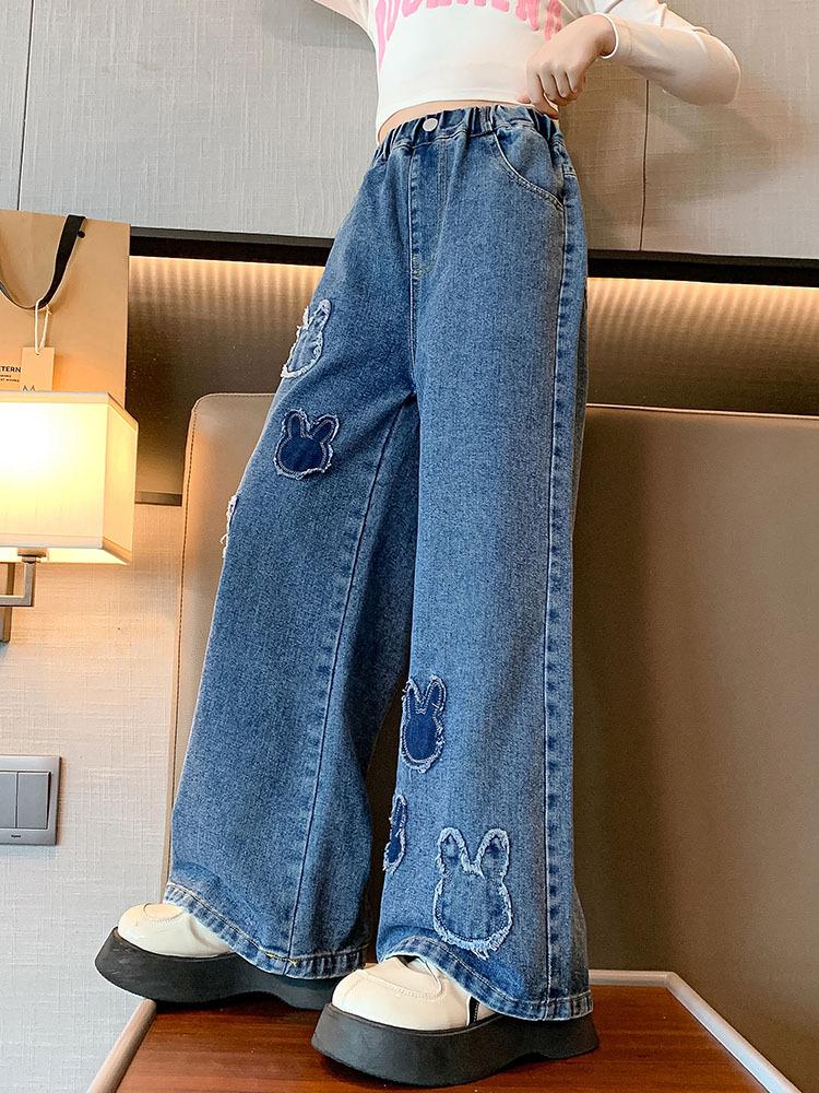Fasjonable jenters vide jeans: Trendy vår- og høststil for store barn