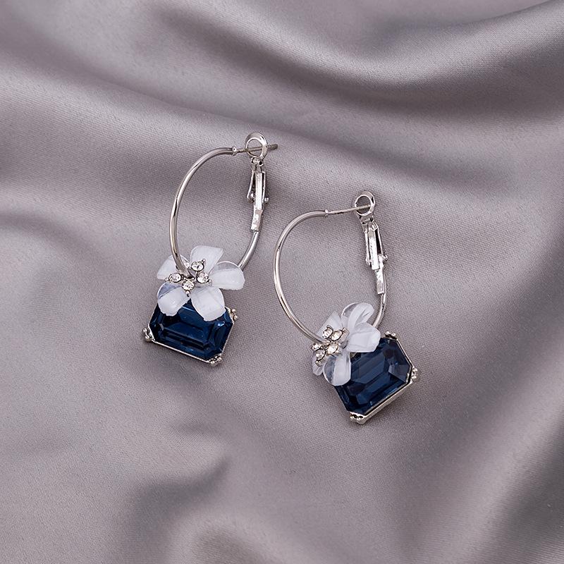 Saphirkristall Kamelien-Ohrringe: Lang, elegant 925er Silber mit Diamantakzenten