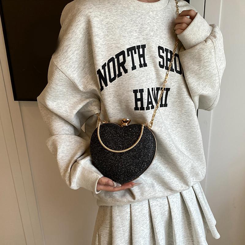 Guldglänsande sidenhjärta aftonväska damer bankettclutch strassdekor kedja axelväskor lyxiga kvinnliga fest handväskor