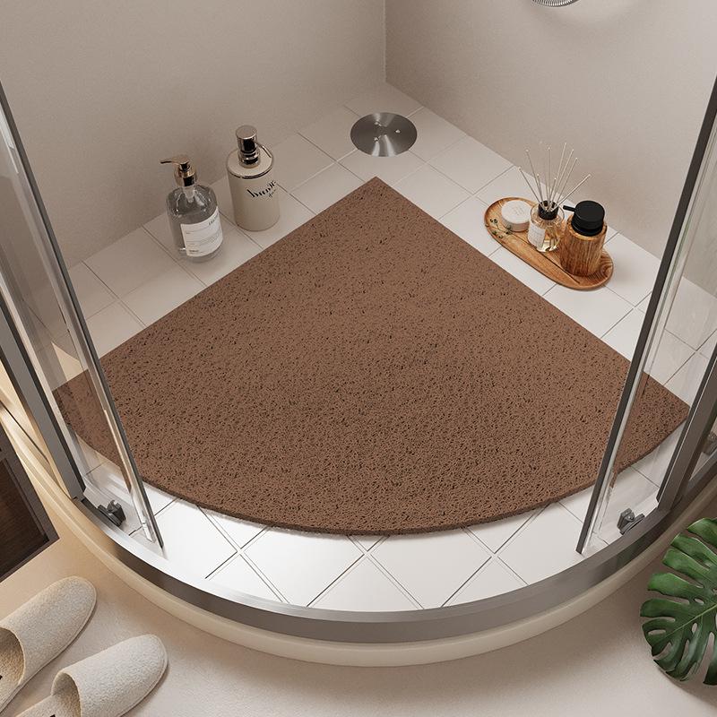 Bogenförmige PVC-Coil-Duschmatte, rutschfeste Matte für das Badezimmer, weich, hautfreundlich, atmungsaktiv mit Abfluss, angenehmes Gefühl