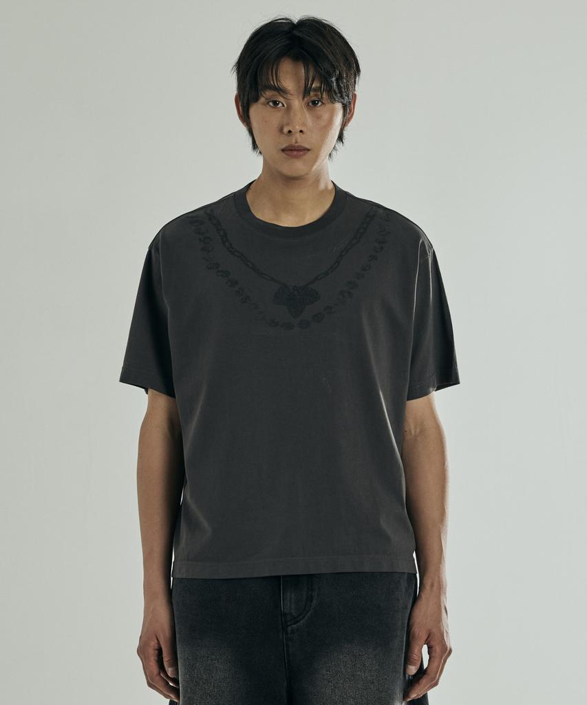 VONVAT Necklace Graphic Crop Short Sleeve Tee (Charcoal)