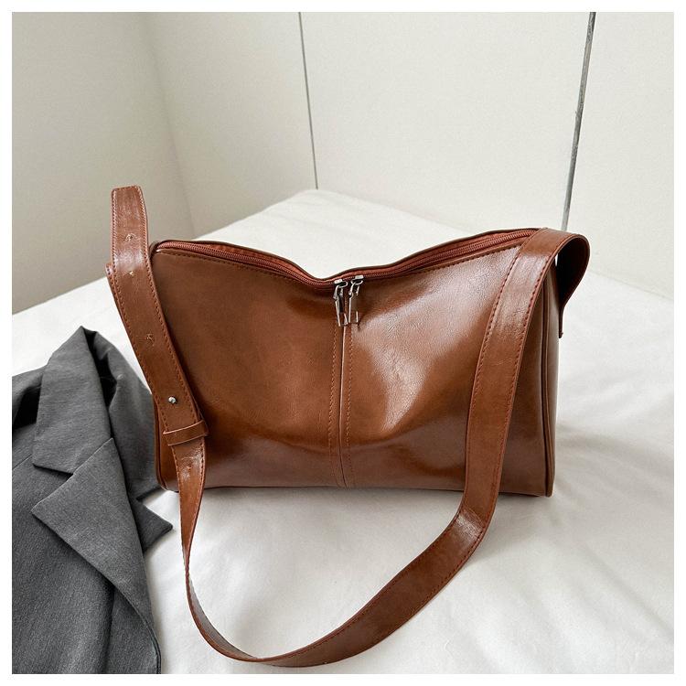 

Autumn and winter retro niche bag women s 2024 new women s bag popular versatile messenger bag texture shoulder armpit bag світло-коричневого кольору