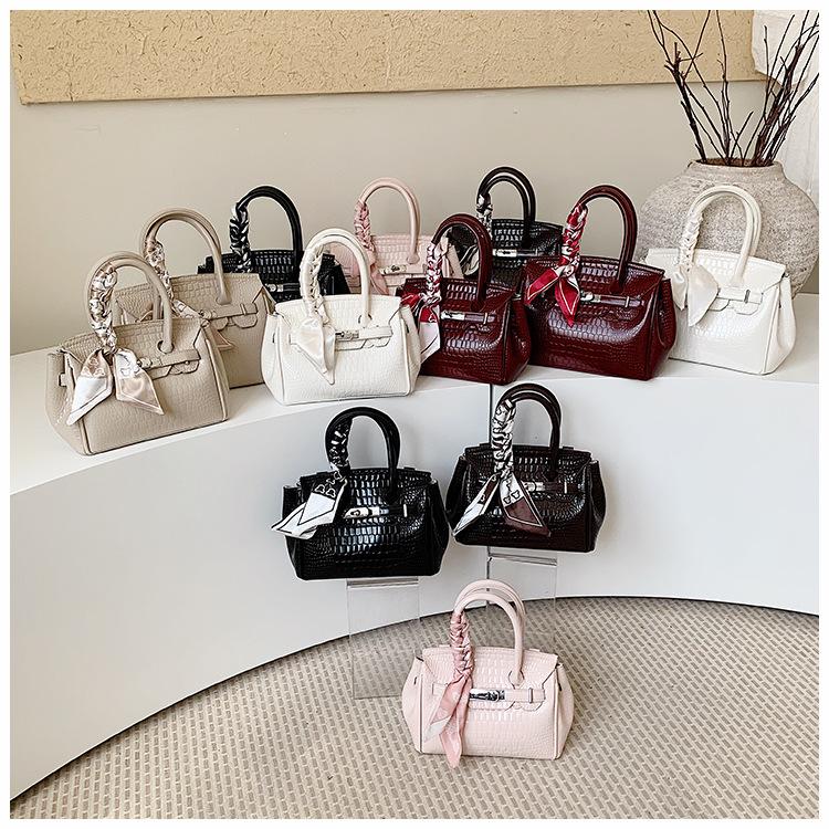 2026 Summer Crocodile Pattern Retro Platinum Bag: Women's Single Shoulder and Crossbody Handbag